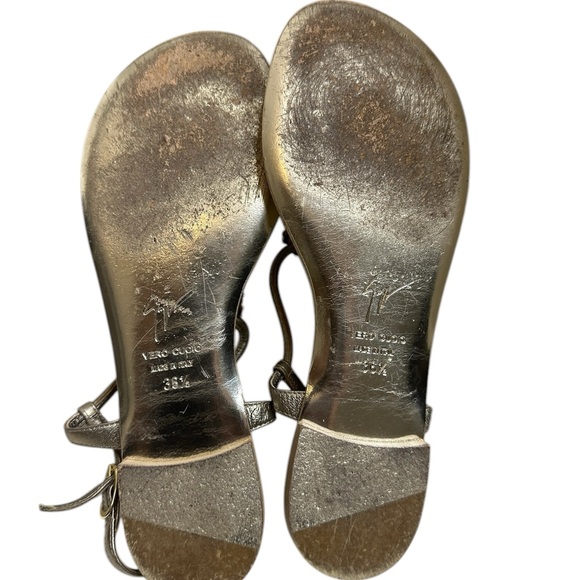 Elegant Silver Sandals with Green Gemstone - Picture 9 of 10